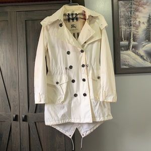 Burberry women’s white jacket